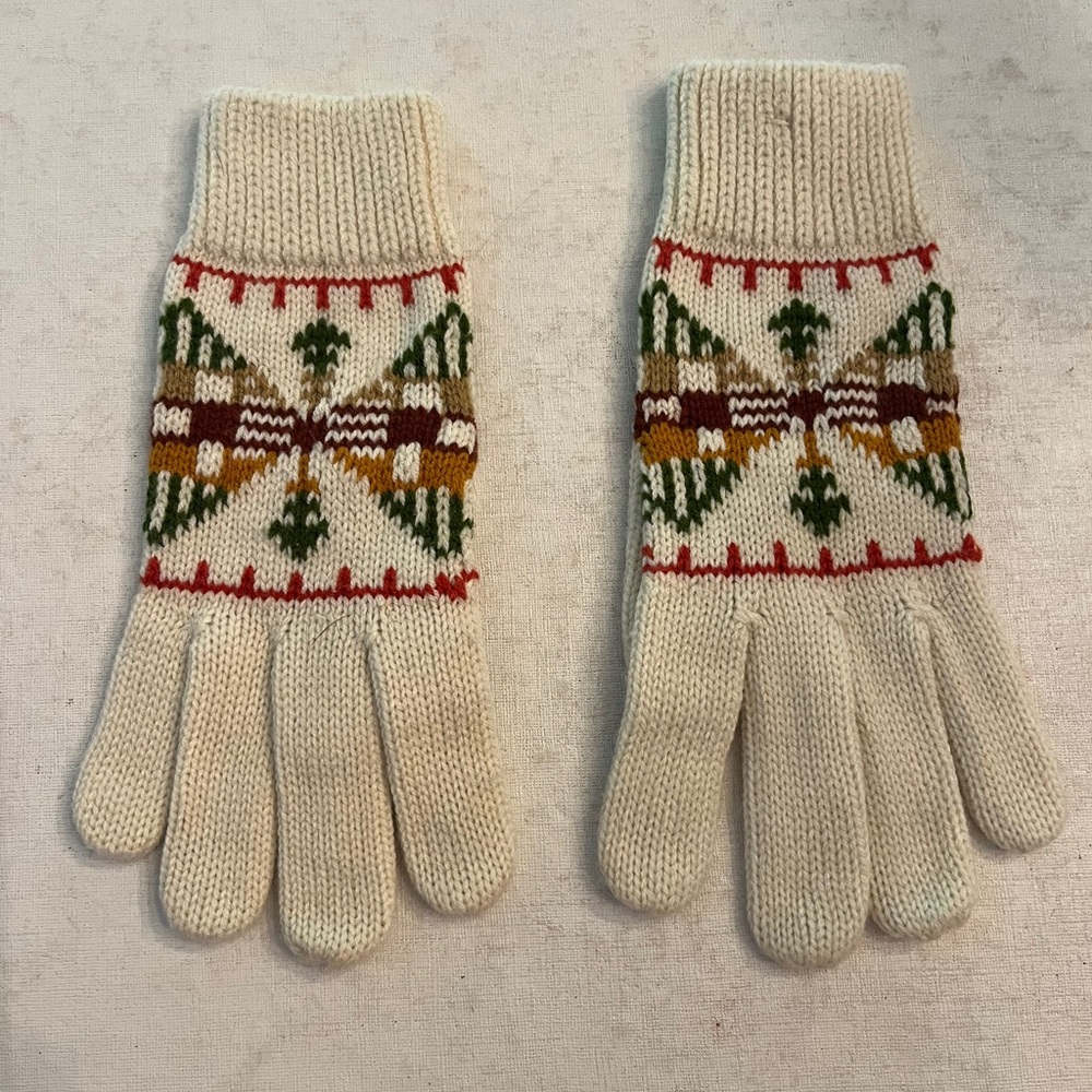 Vintage style KMart Cream Knit Gloves with indie/ boho Pattern. GUC!